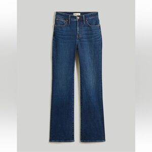 Madewell Jeans - Petite Curvy Kick Out Crop Jeans - 24 Petite